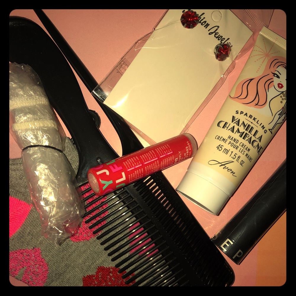 ✨Beauty Bundle w/Makeup Bag✨